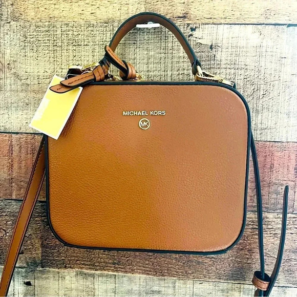 NWT Micheal Kors Medium Jet Set Pebbled Leather Crossbody - Picture 3 of 11